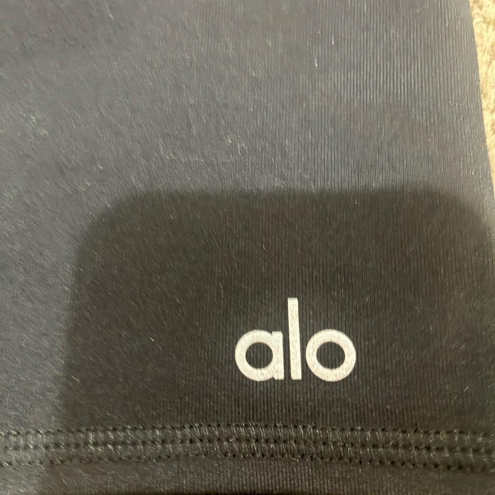 ALO Yoga Black High-Waist 5’ Biker Short - XS
New with tag